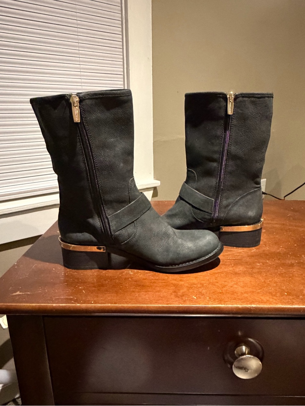 Vince Camuto “Windy” 7.5 Black Mid-Calf Buckle Moto/Riding Boots Gold Hardware - Picture 8 of 14